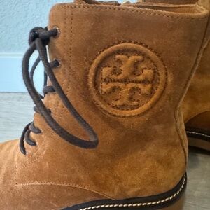 Like New!!! Tory Burch, hiking boot size 6, medium